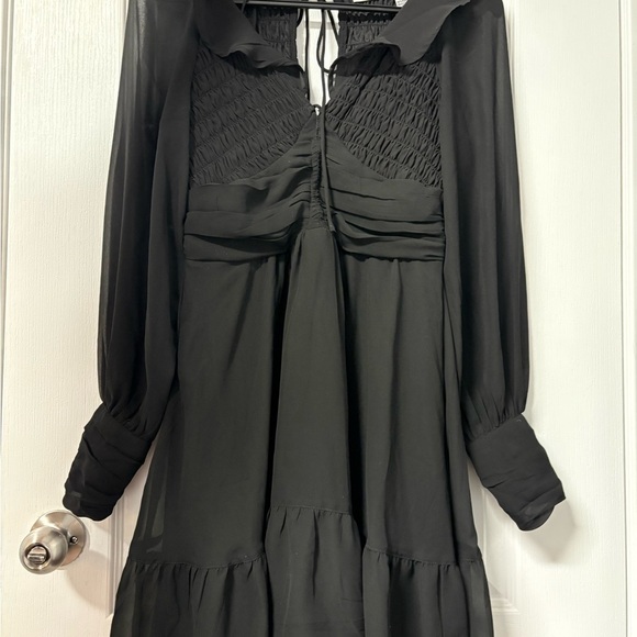 Preloved Elegant Black Dress - Picture 3 of 9